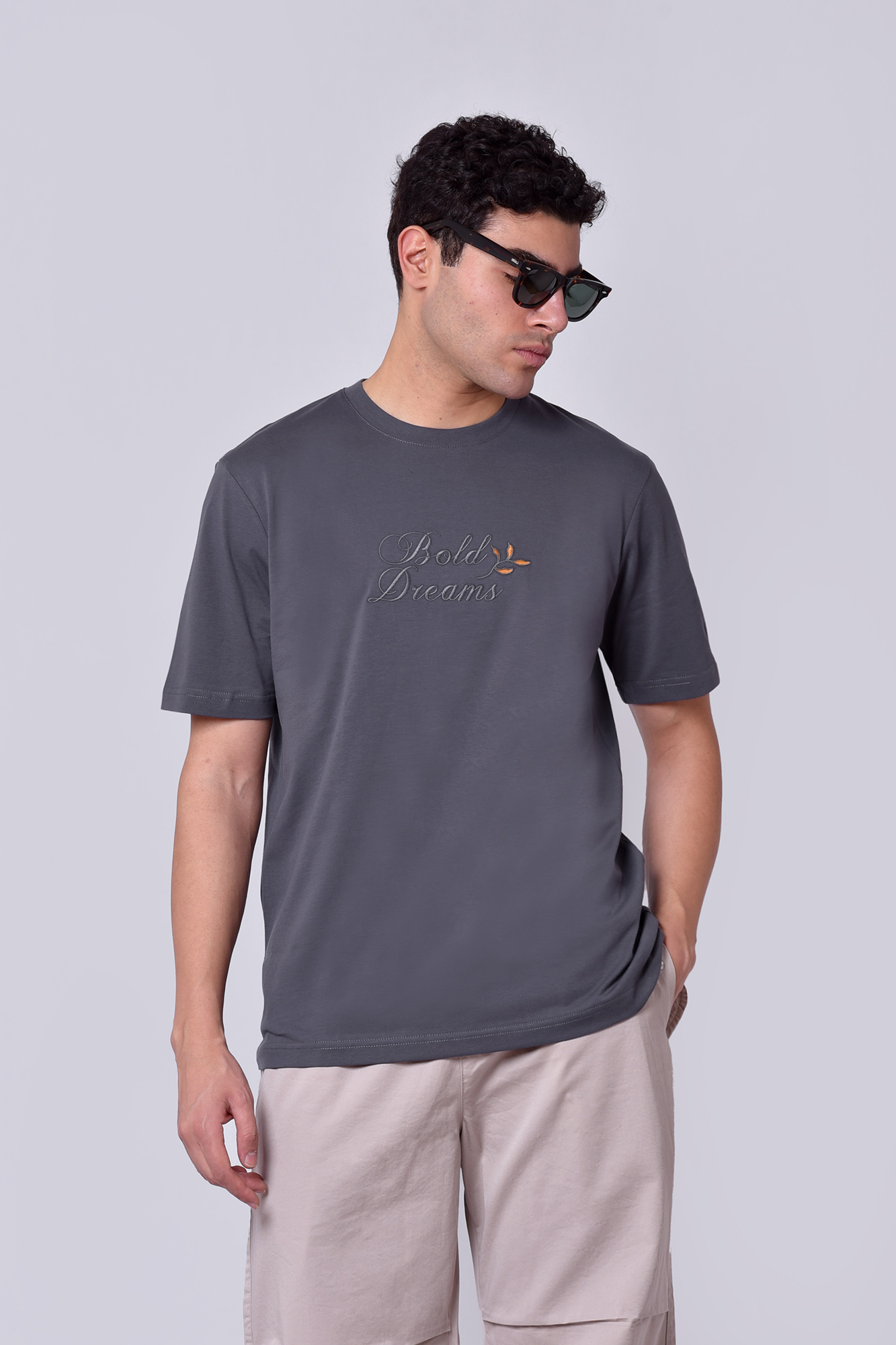 تیشرت آستین کوتاه گلدوزی