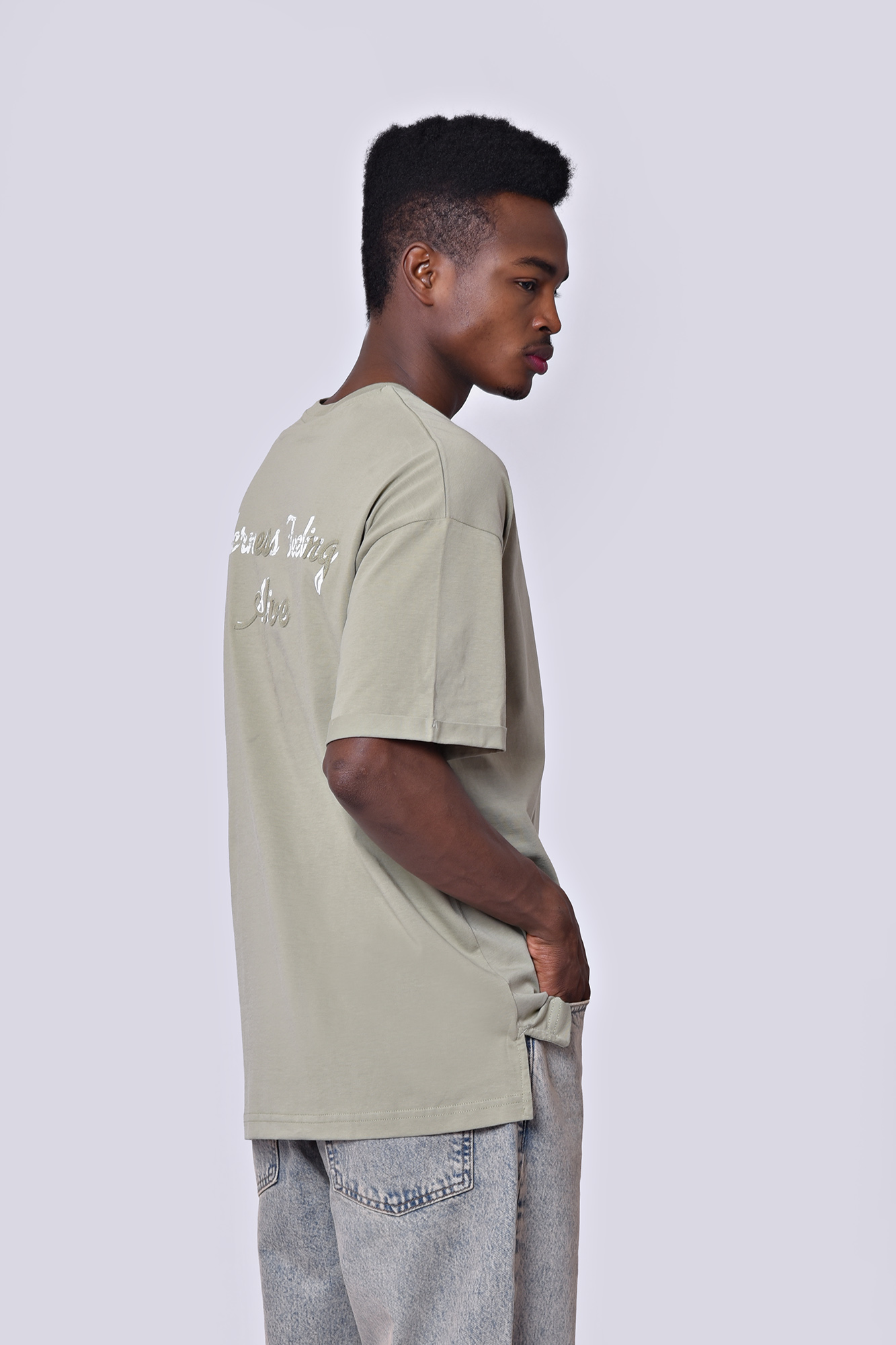 تیشرت آستین کوتاه چاپ و گلدوزی