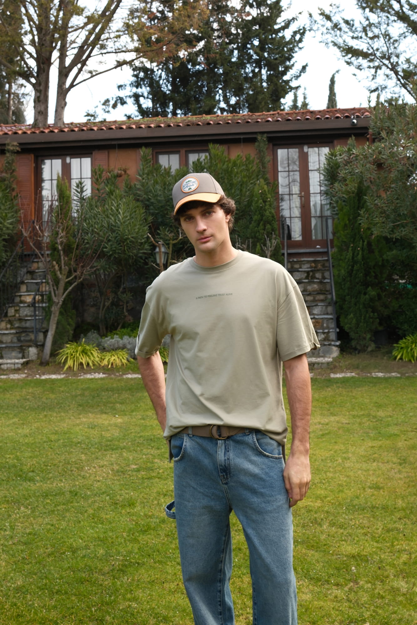 تیشرت آستین کوتاه چاپ و گلدوزی