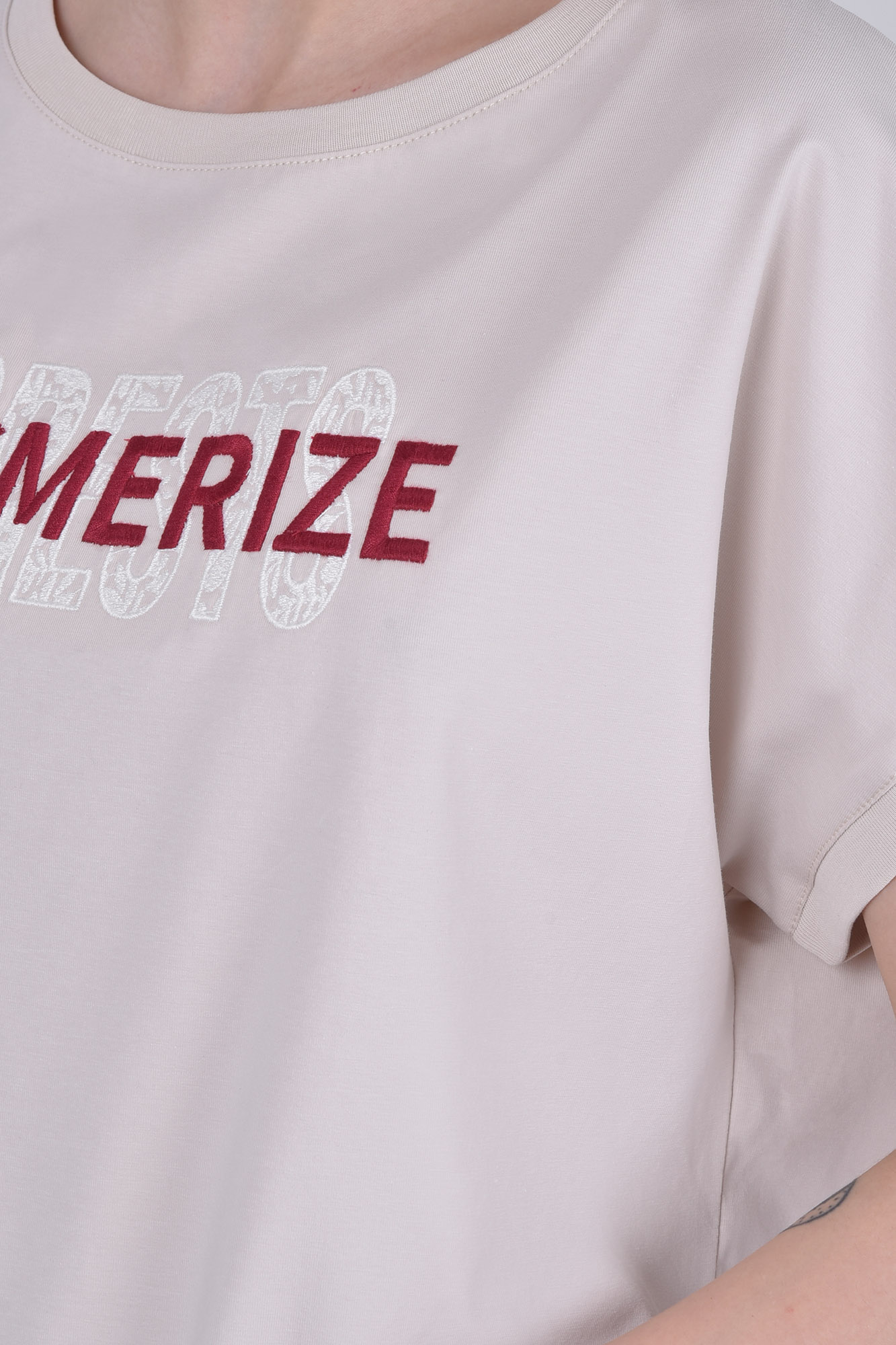 تیشرت آستین کوتاه گلدوزی