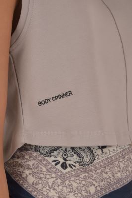 تاپ تیشرتی گلدوزی زنانه