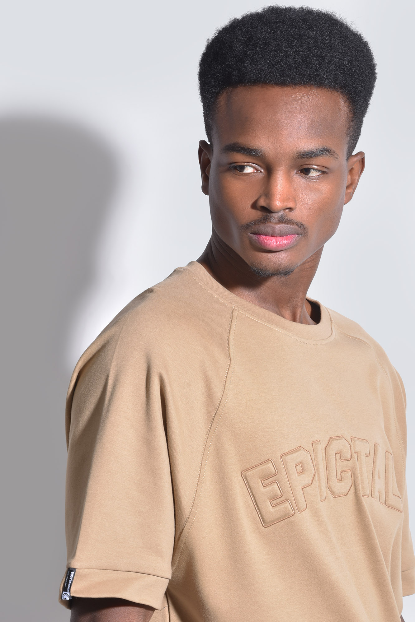 تیشرت آستین کوتاه گلدوزی