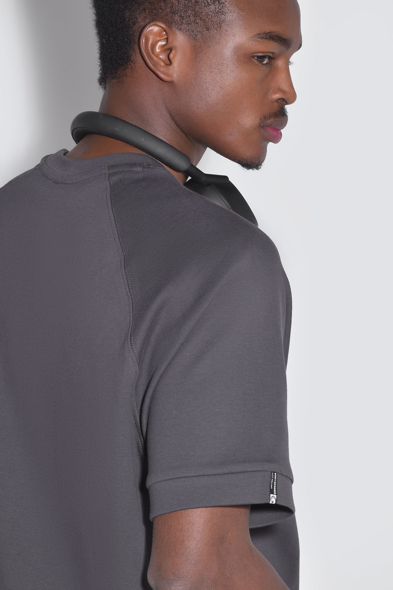 تیشرت آستین کوتاه گلدوزی