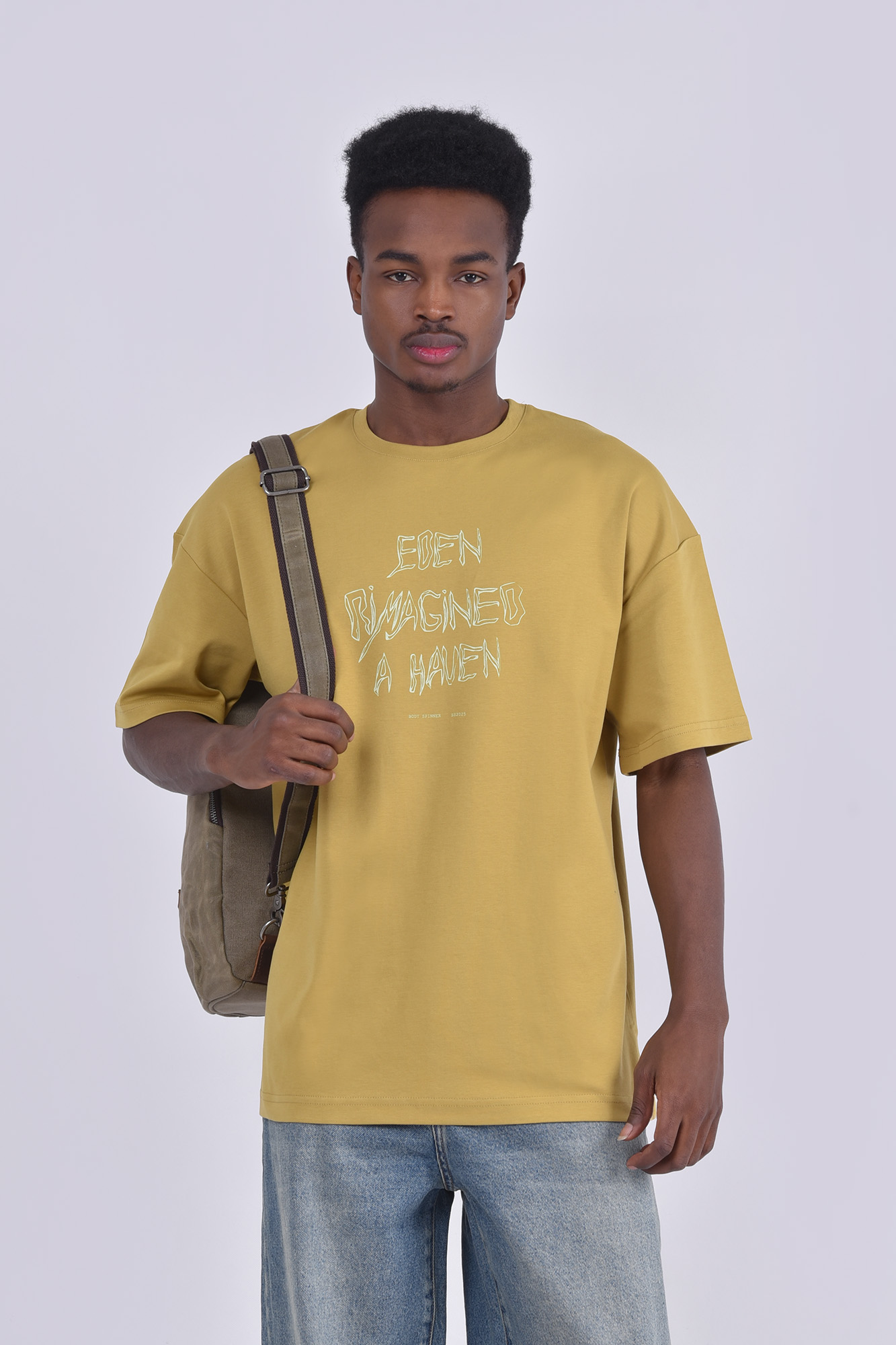 تیشرت آستین کوتاه چاپ و گلدوزی