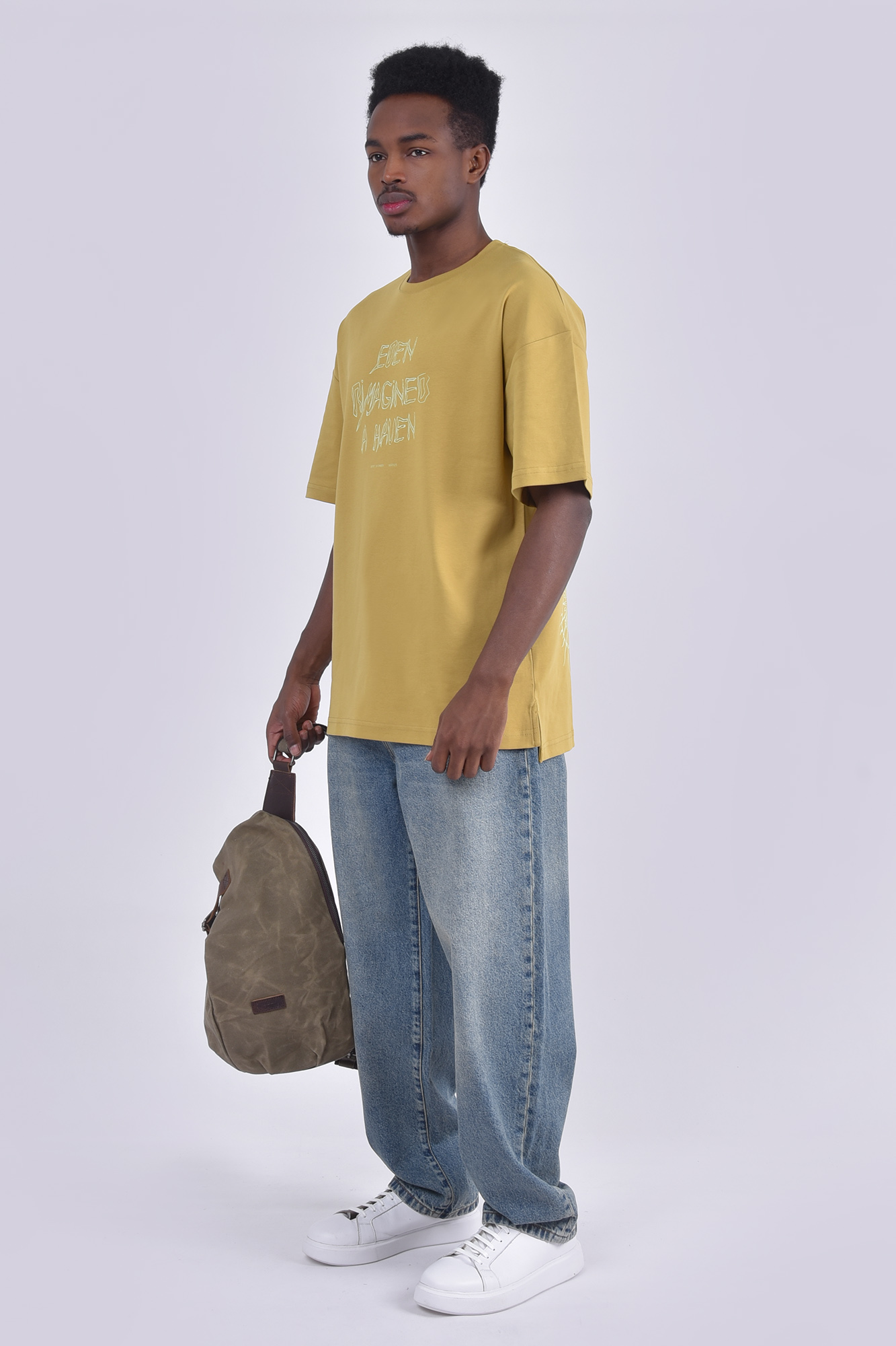 تیشرت آستین کوتاه چاپ و گلدوزی