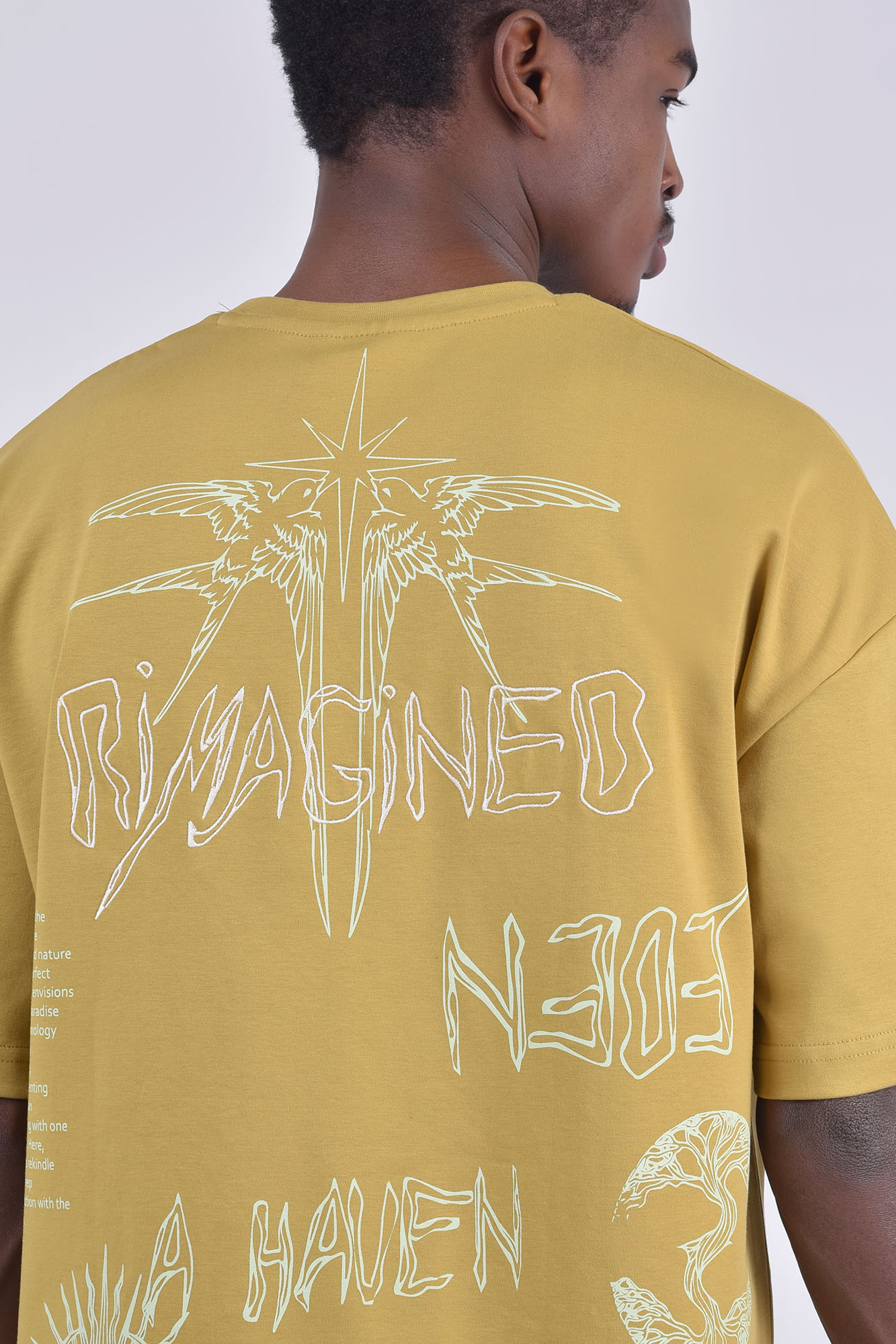 تیشرت آستین کوتاه چاپ و گلدوزی