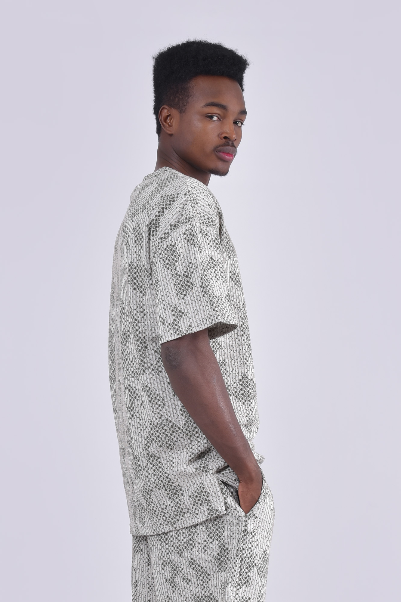 تیشرت آستین کوتاه طرحدار