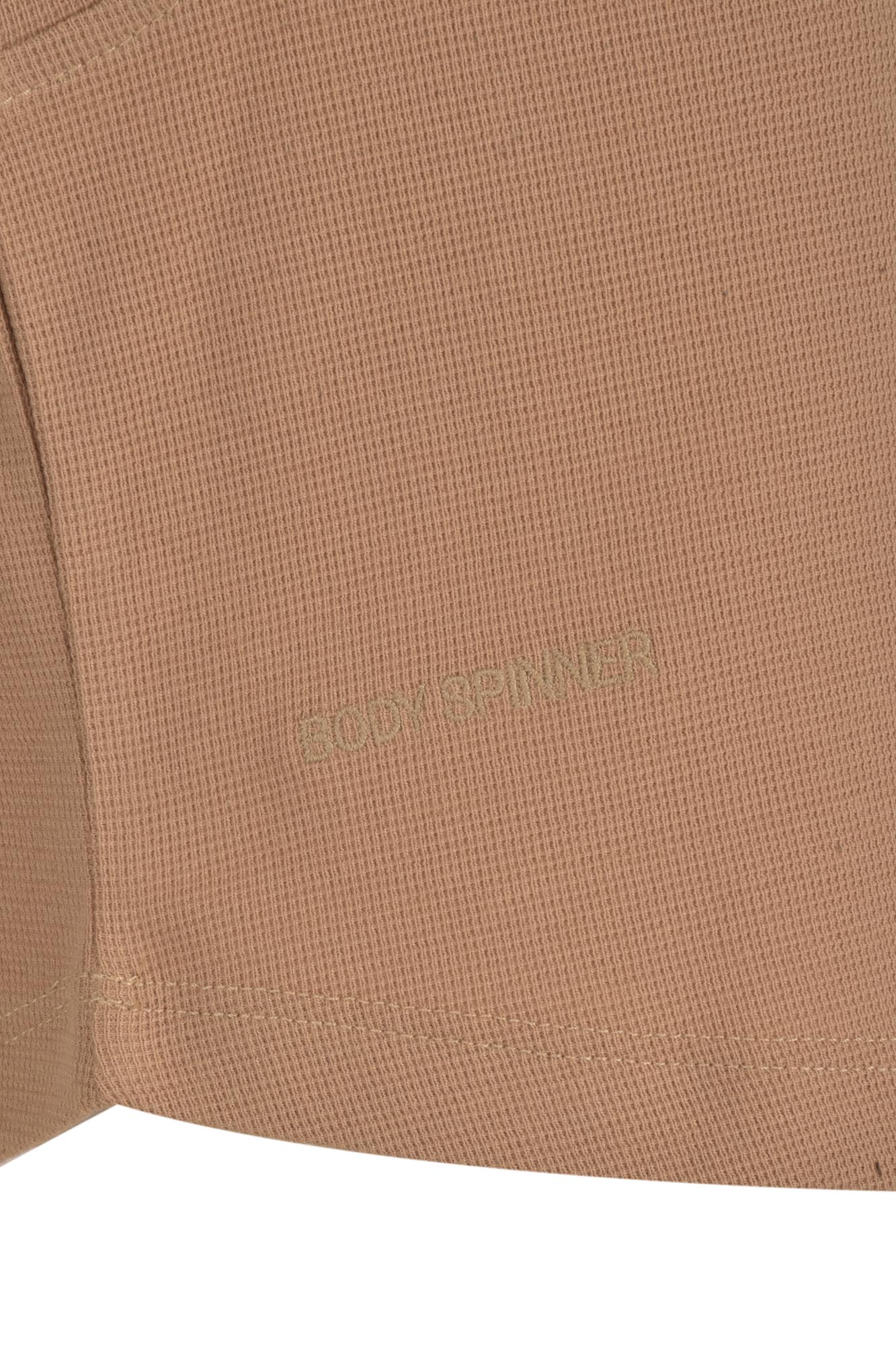 تاپ تیشرتی گلدوزی