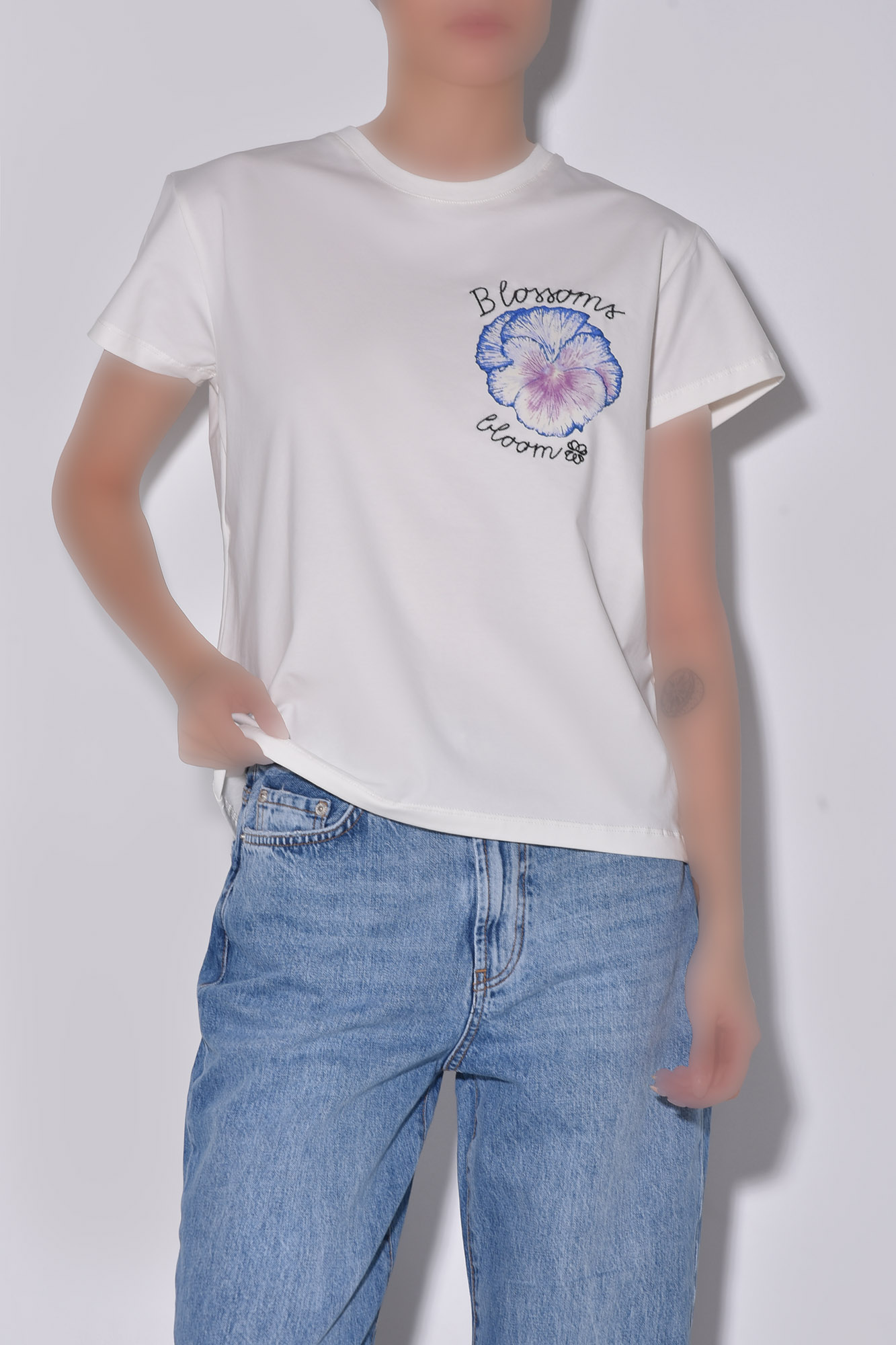 تیشرت آستین کوتاه چاپ و گلدوزی