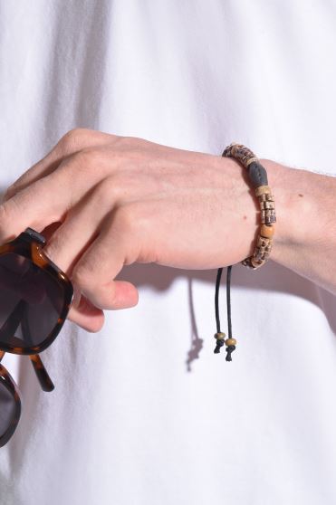 دستبند مهره ای