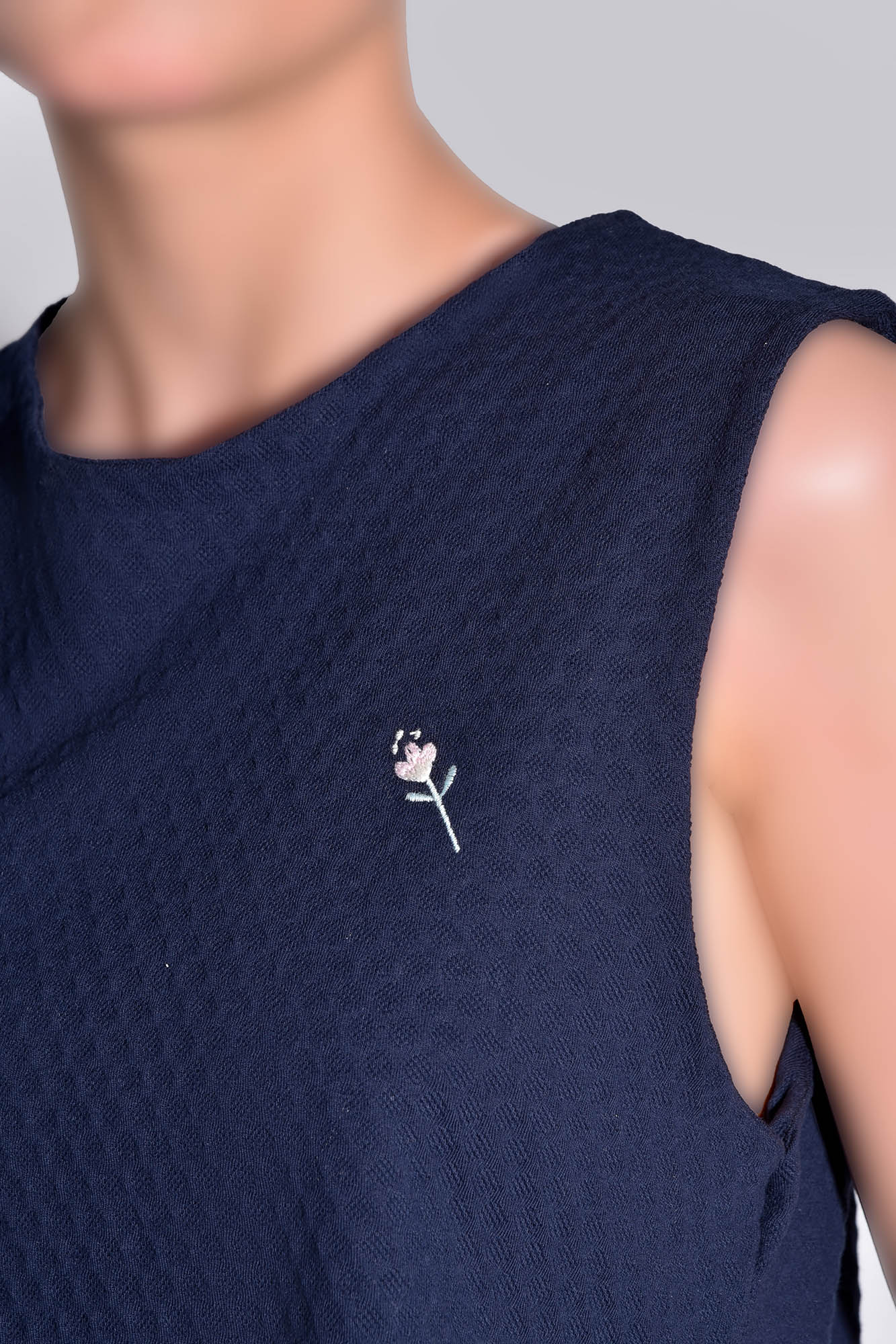 تاپ تیشرتی گلدوزی