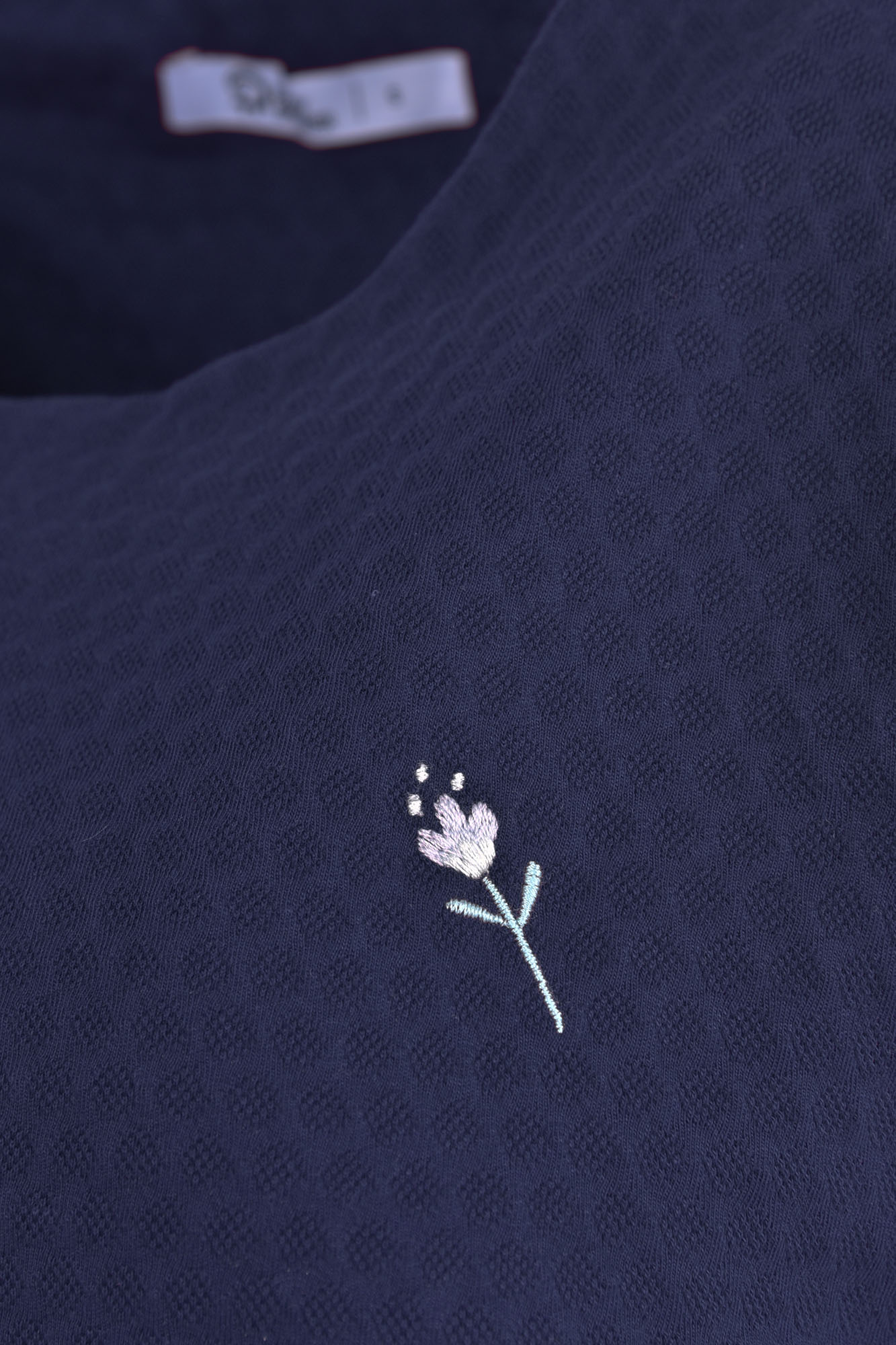 تاپ تیشرتی گلدوزی