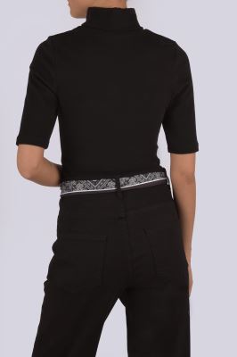 تیشرت آستین کوتاه یقه اسکی گلدوزی