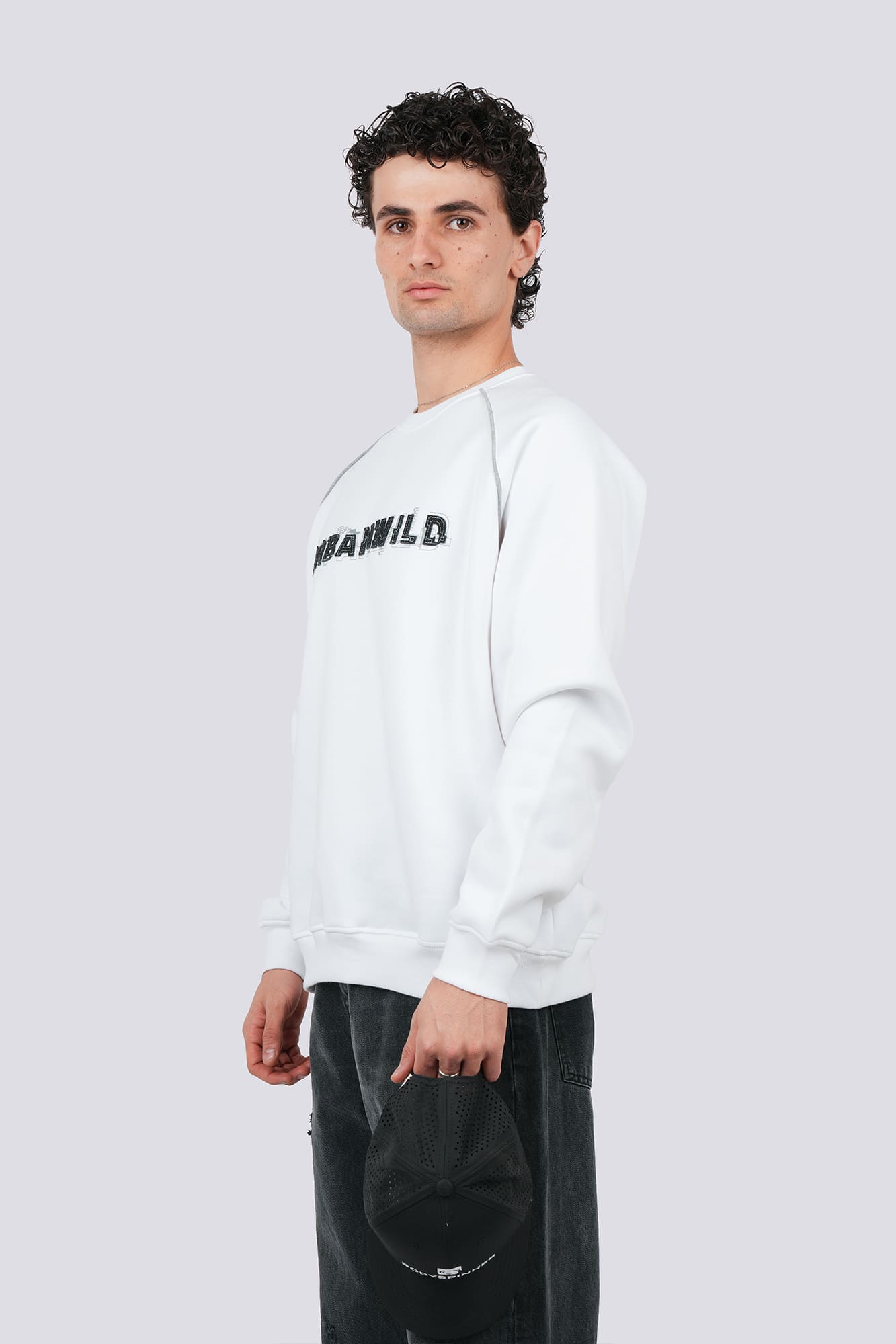 سوئیشرت گلدوزی