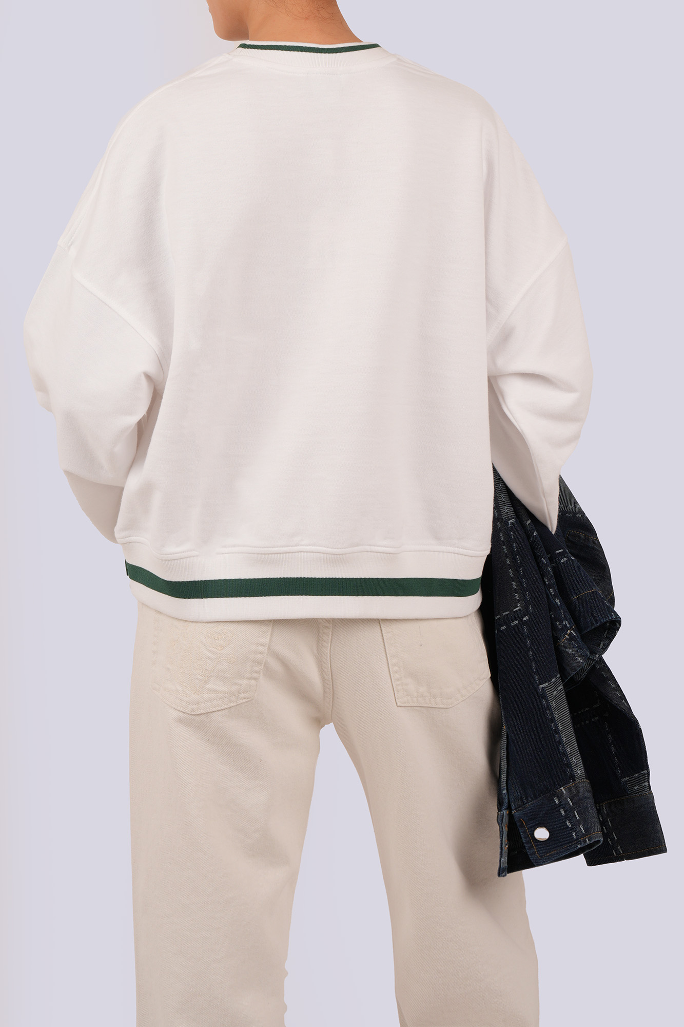 سوئیشرت گلدوزی