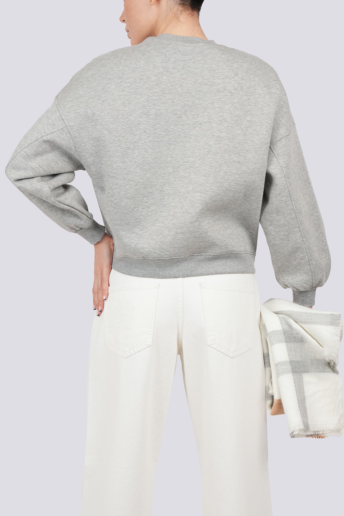 سوئیشرت یقه گرد گلدوزی