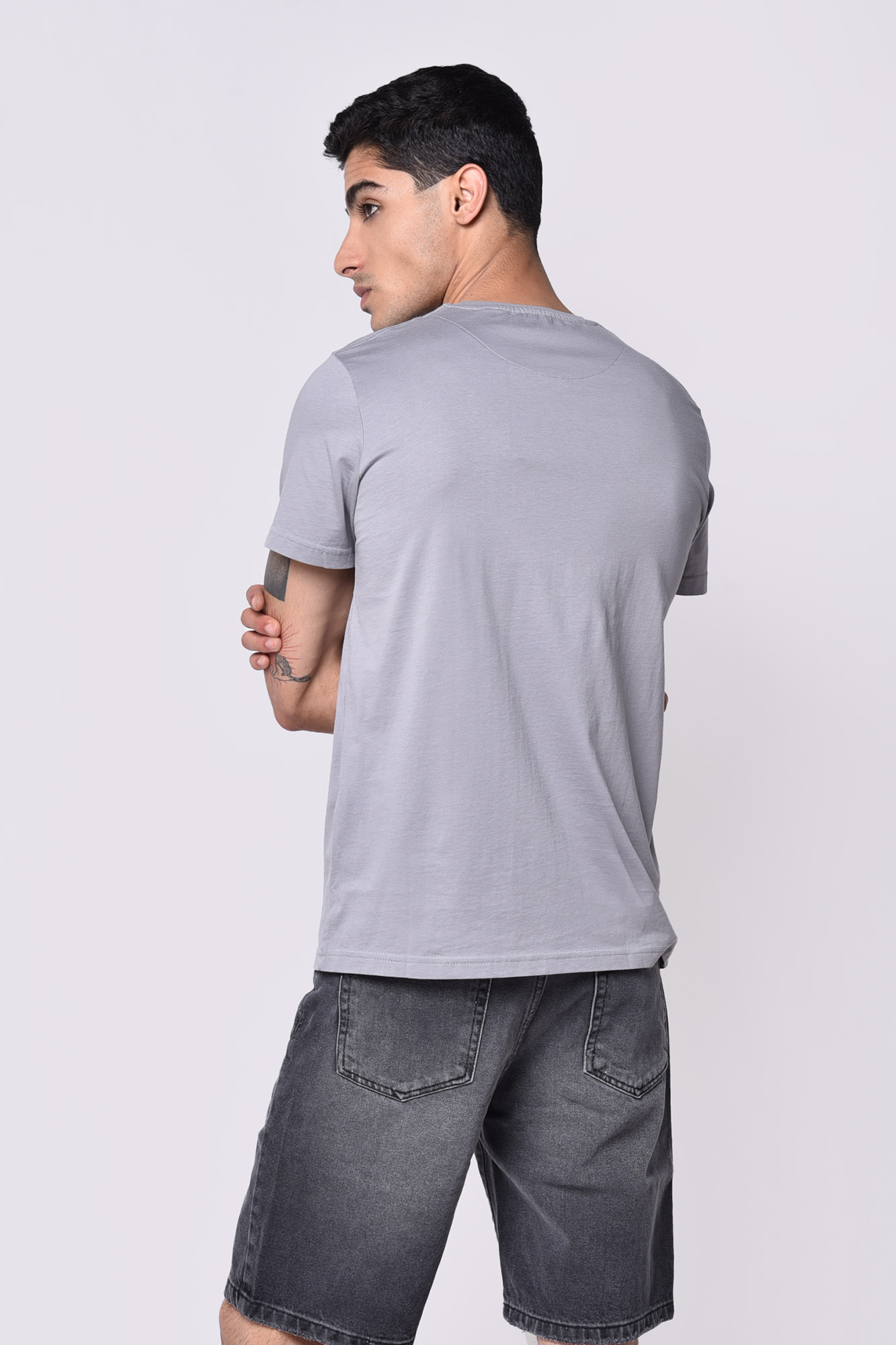 تیشرت آستین کوتاه یقه گرد بیسیک