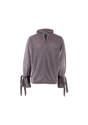 بلوز آستین چین دار